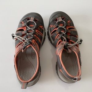 Womens Keen Shoes Size 8